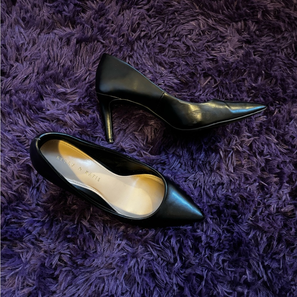Kelly and Katie pointed toe heels! W7.5